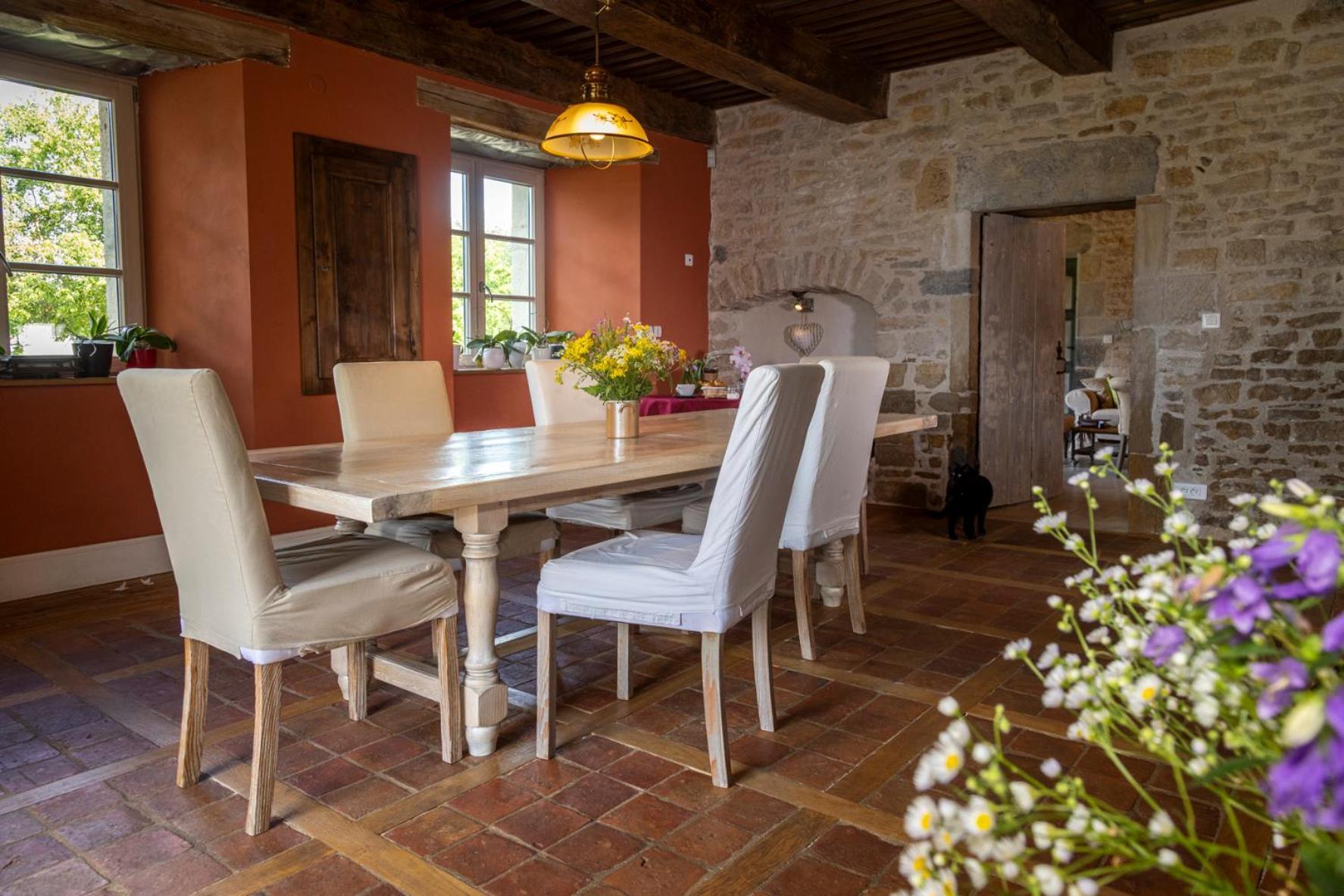 Bed and Breakfast Le Relais Des Deux Tours Brémondans Exterior foto