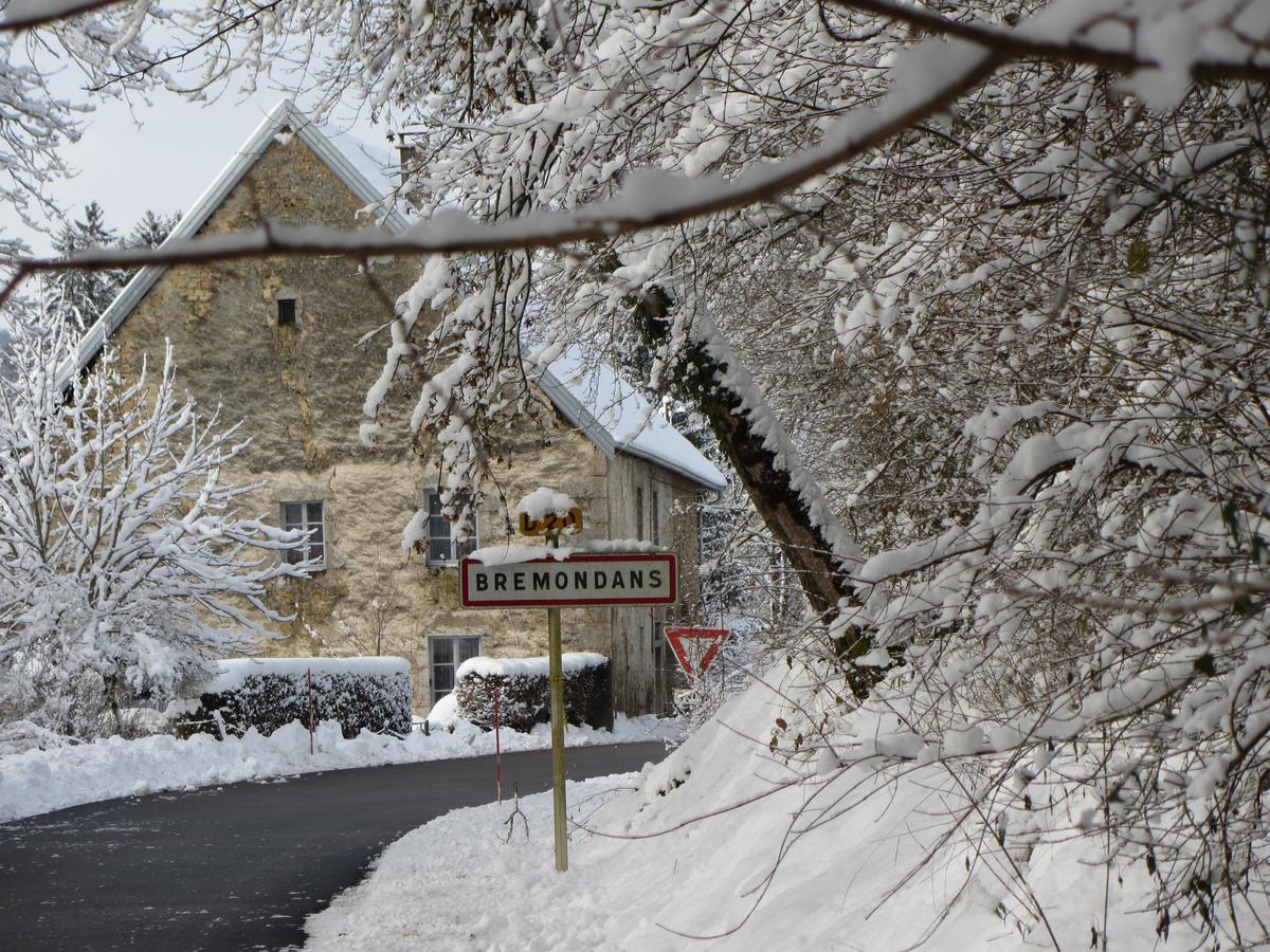 Bed and Breakfast Le Relais Des Deux Tours Brémondans Exterior foto